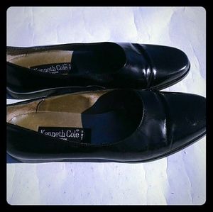 Kenneth Cole Reaction Black Flats